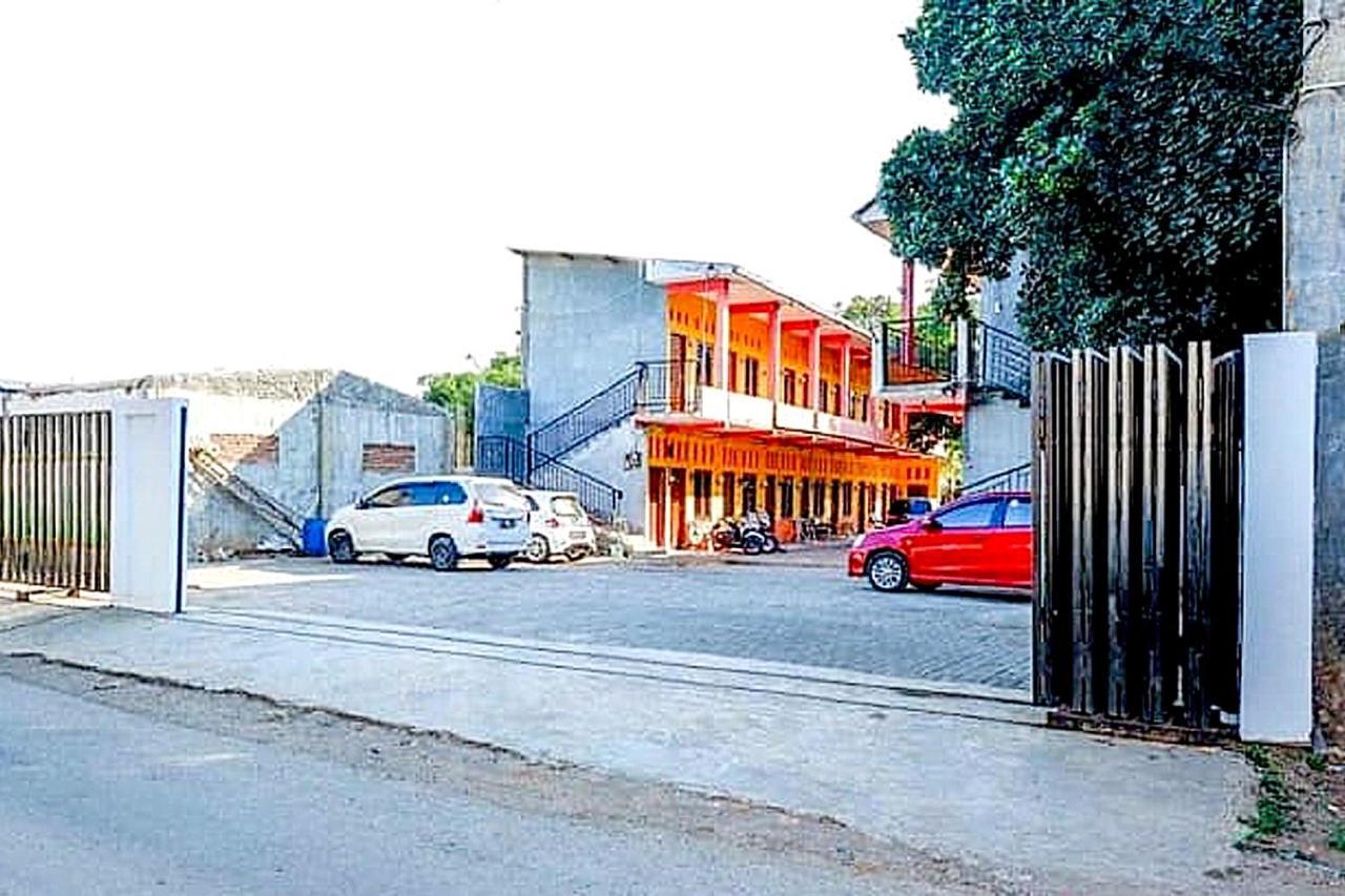 Oyo 91476 Srikaya Hotel 3 Pekalongan Εξωτερικό φωτογραφία