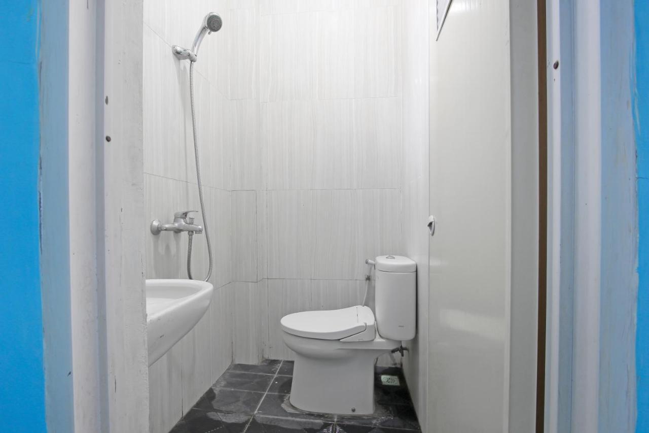 Oyo 91476 Srikaya Hotel 3 Pekalongan Εξωτερικό φωτογραφία